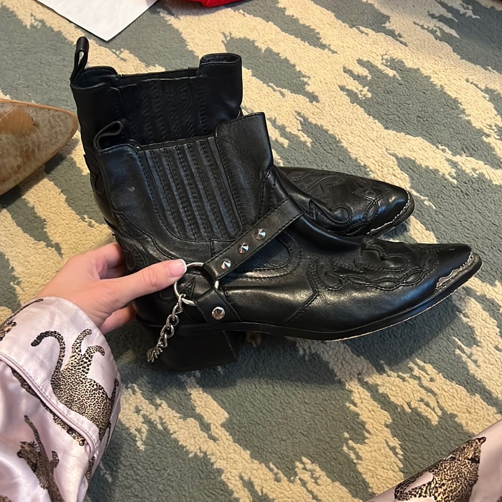 Arnhem Dakota chain boot